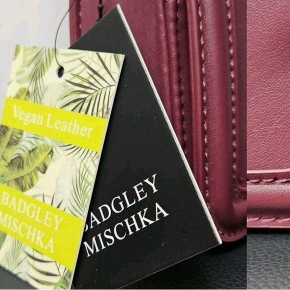 🎄CHRISTMAS GIFTS🎄 NWT-BADGLEY MISCHKA-PLUM COLOR PLEATED CROSSBODY BAG - Picture 6 of 7